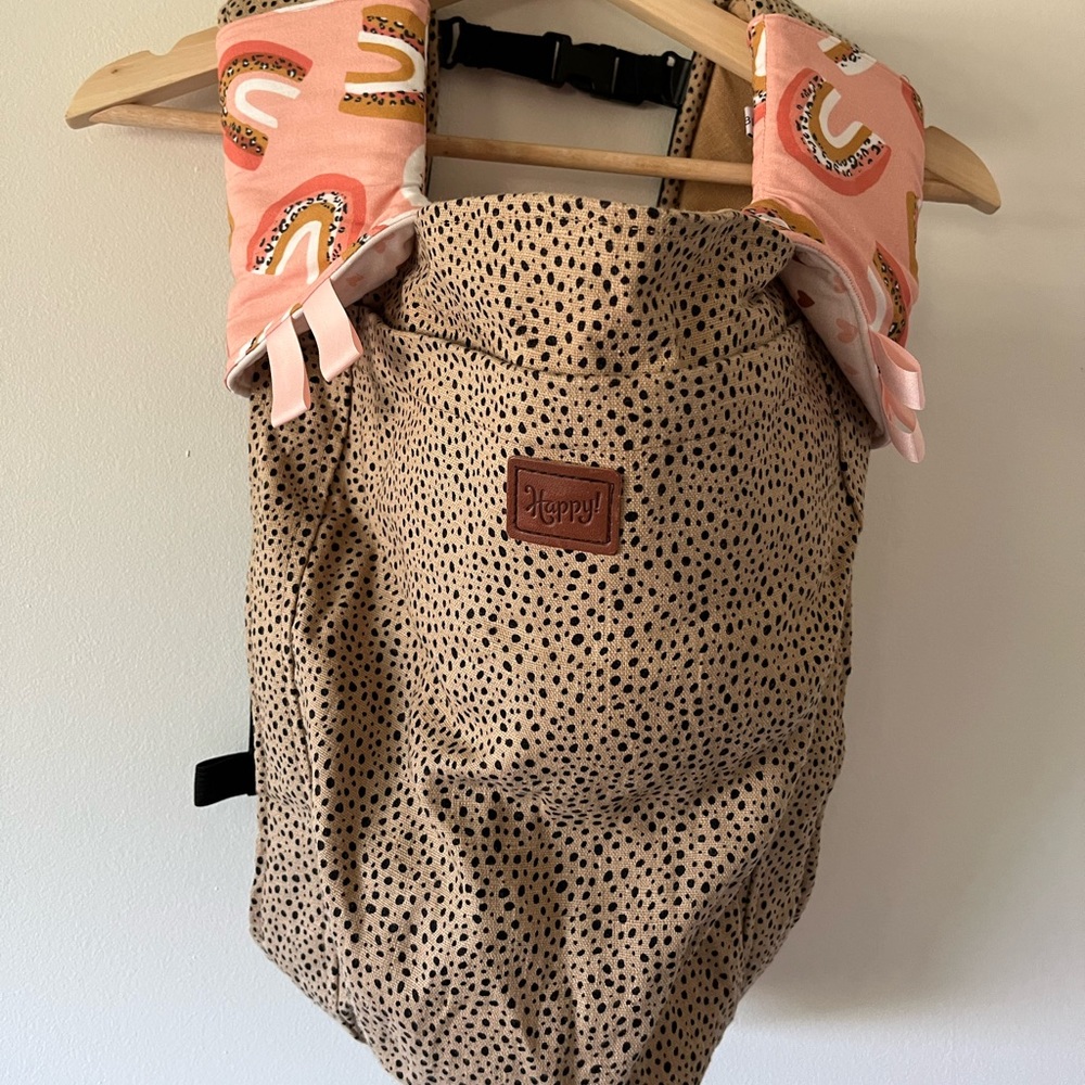 Happy Baby Onbuhimo Carrier in Cheetah with suckpads